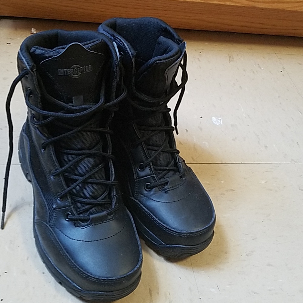 Reinforced toe work boots